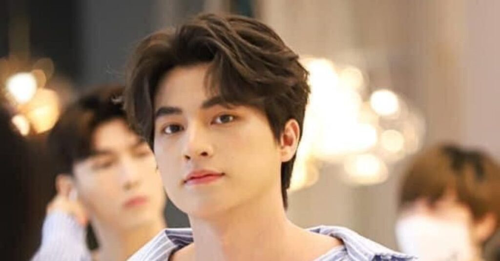 30 Textured Messy Hairstyles for Men layered scissor cut