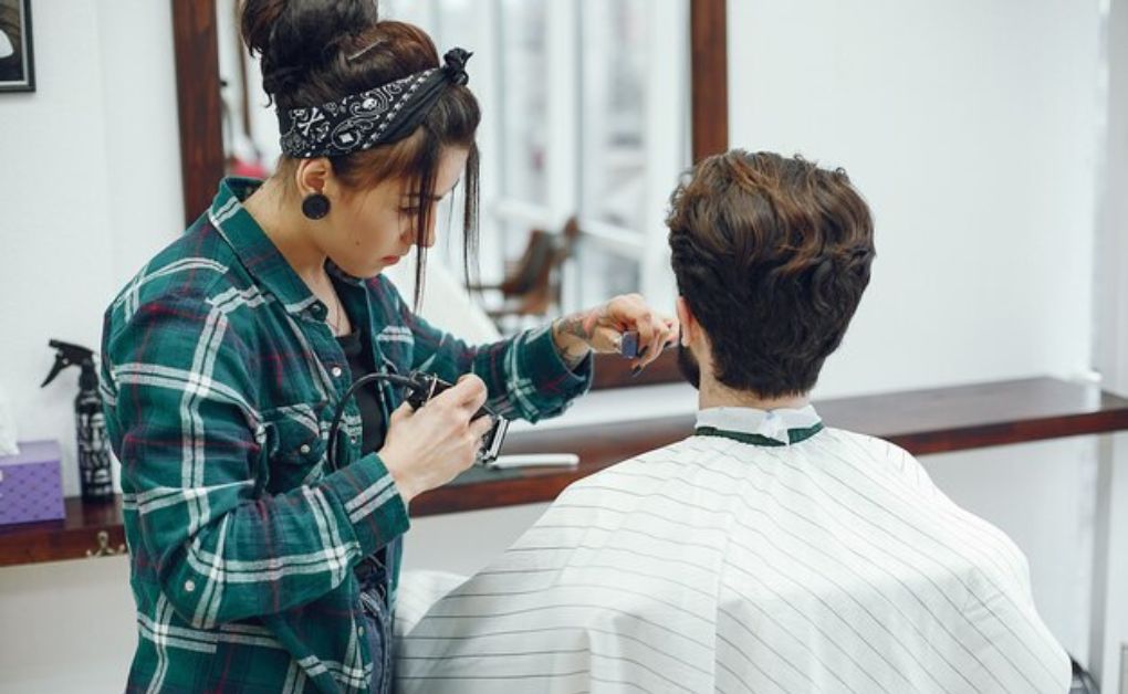 the diy pompadour styling process