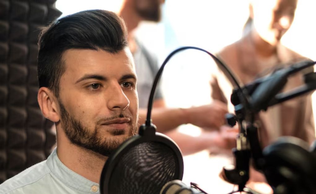 Professional Haircuts for Men: Modern Trends and Classic Looks image