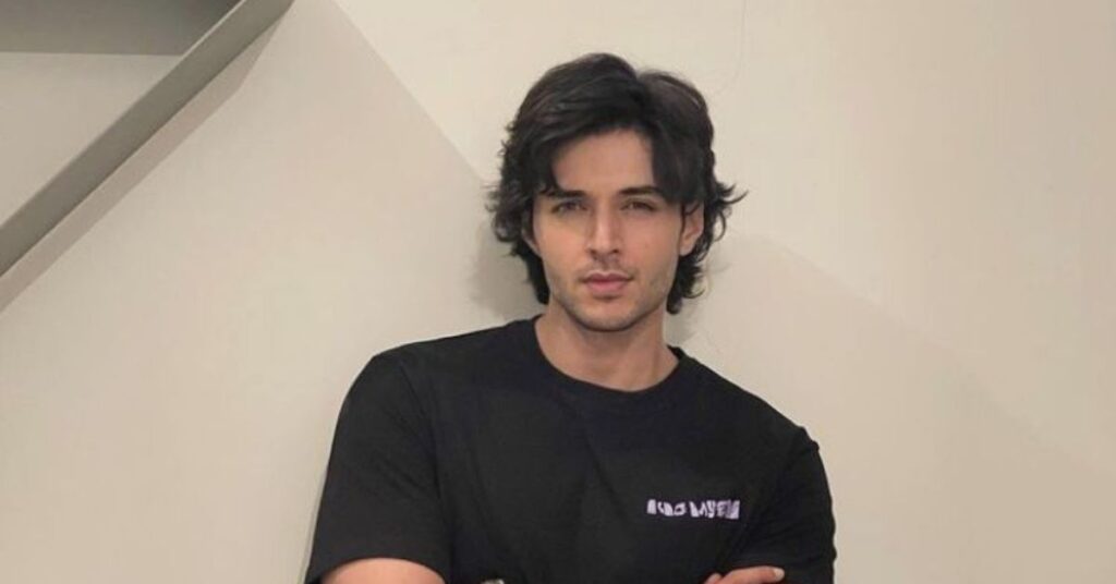 messy bedhead middle part