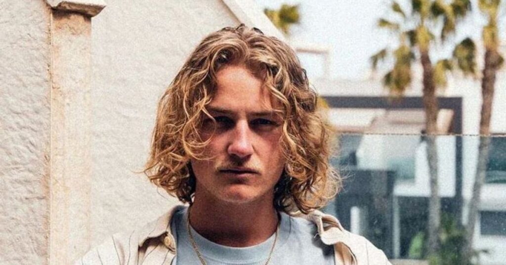 Sea Salt Spray vs Texture Powder Men: Volume Guide messy quiff