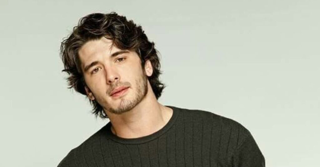 Wavy Hairstyles for Men: The Ultimate Guide to Styling & Care medium wavy shag