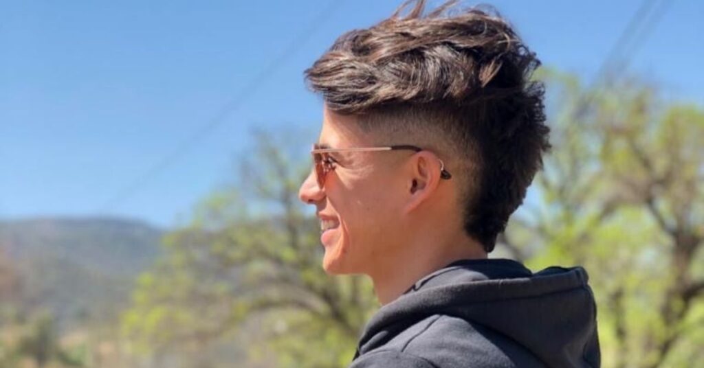 Wavy Hairstyles for Men: The Ultimate Guide to Styling & Care short wavy hairstyles for men taper fade