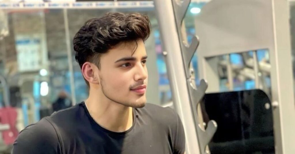 the professional low fade (subtle sophistication)