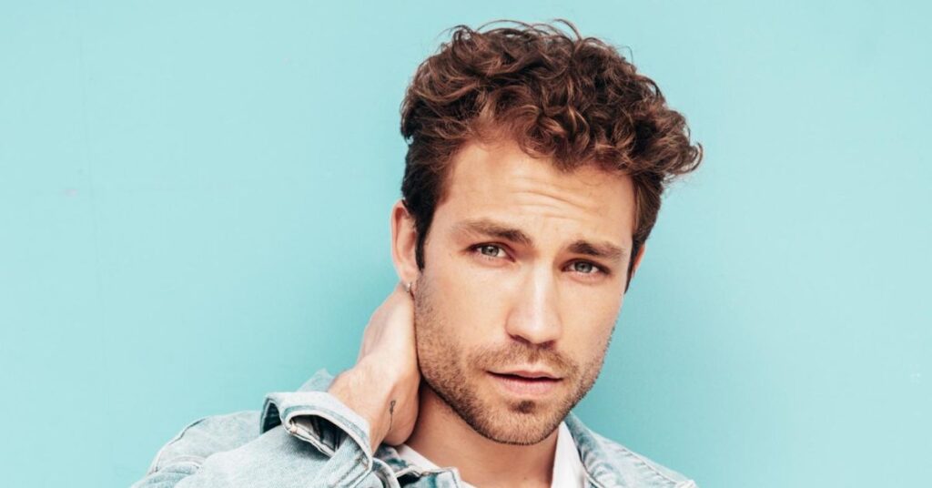 Wavy Hairstyles for Men: The Ultimate Guide to Styling & Care wavy quiff