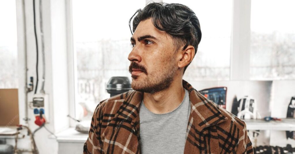 Burst Fade Mullet Straight Hair Guide: Styles and Tips why choose a burst fade mullet straight hair style