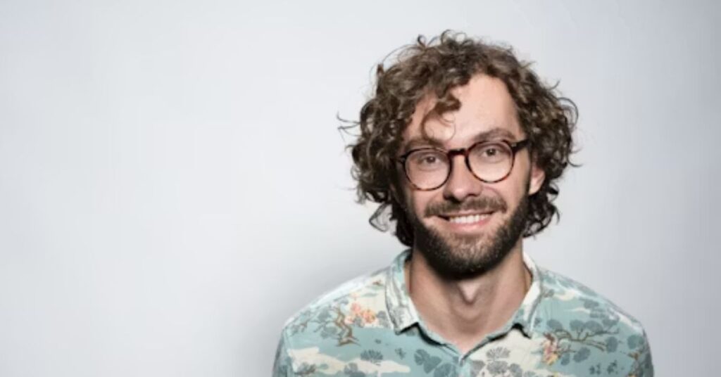 best haircuts for men with glasses textured crop