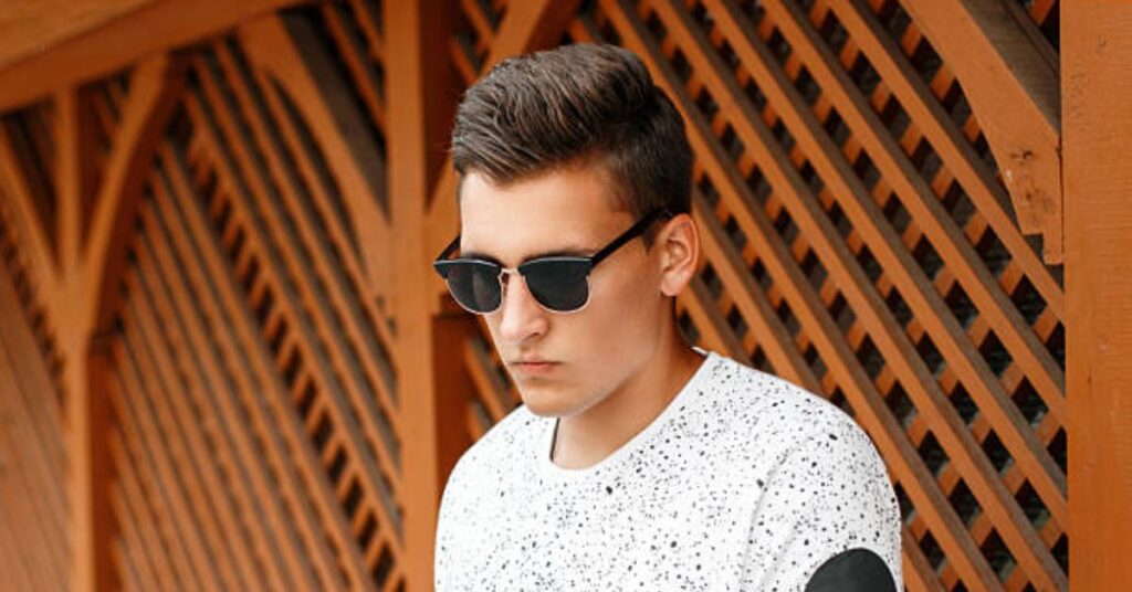 hairstyles for men with glasses and square faces