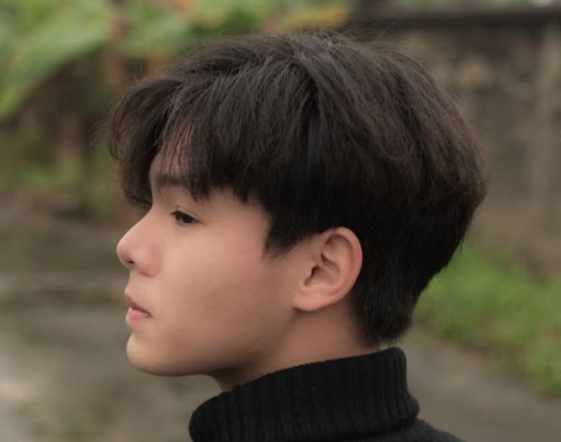 Low Fade Middle Part